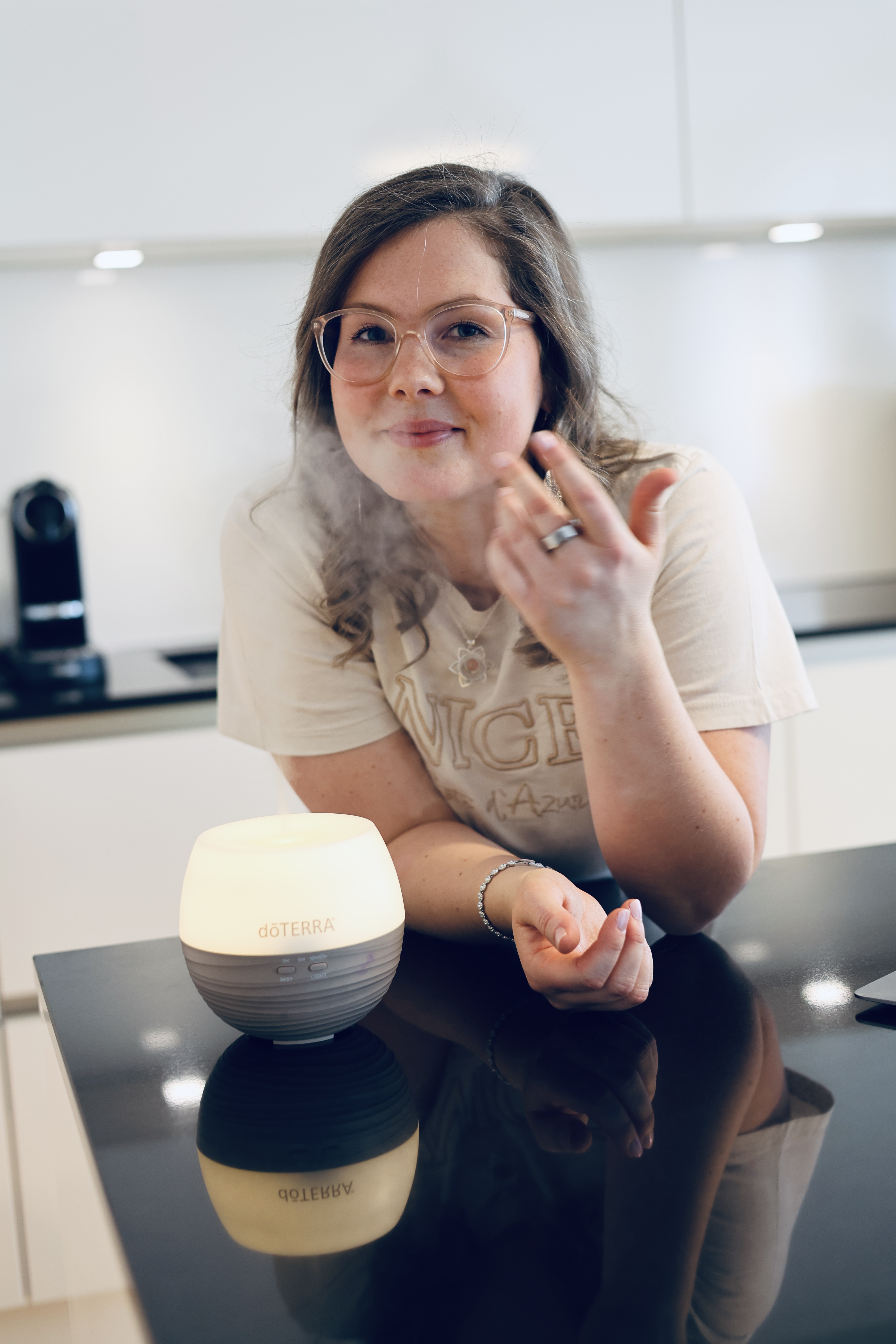 Ines mit doTERRA Diffusor
